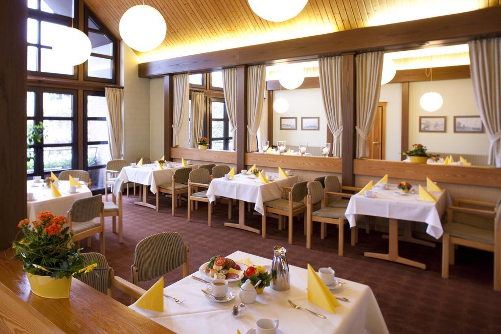Leine Hotel Pattensen Ngoại thất bức ảnh