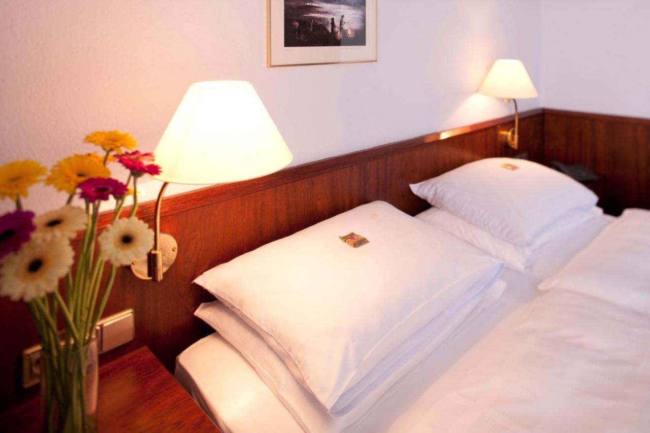 Leine Hotel Pattensen Ngoại thất bức ảnh