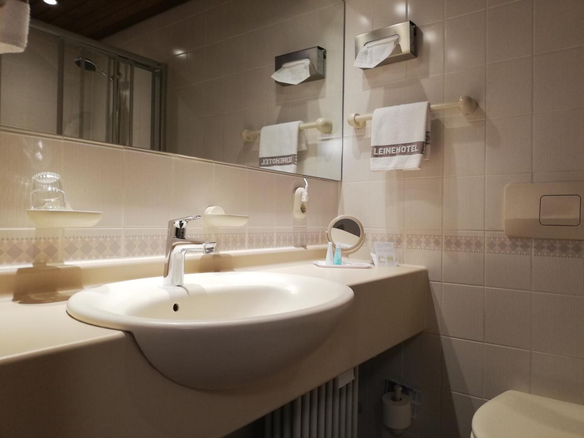 Leine Hotel Pattensen Ngoại thất bức ảnh