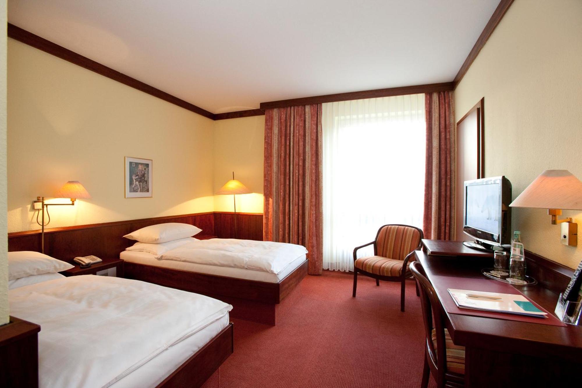 Leine Hotel Pattensen Ngoại thất bức ảnh