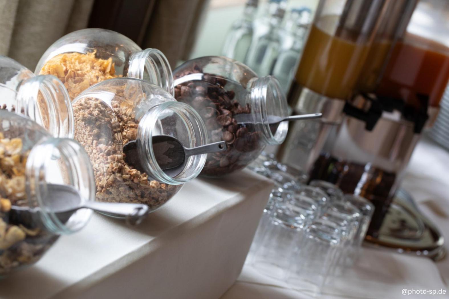Leine Hotel Pattensen Ngoại thất bức ảnh