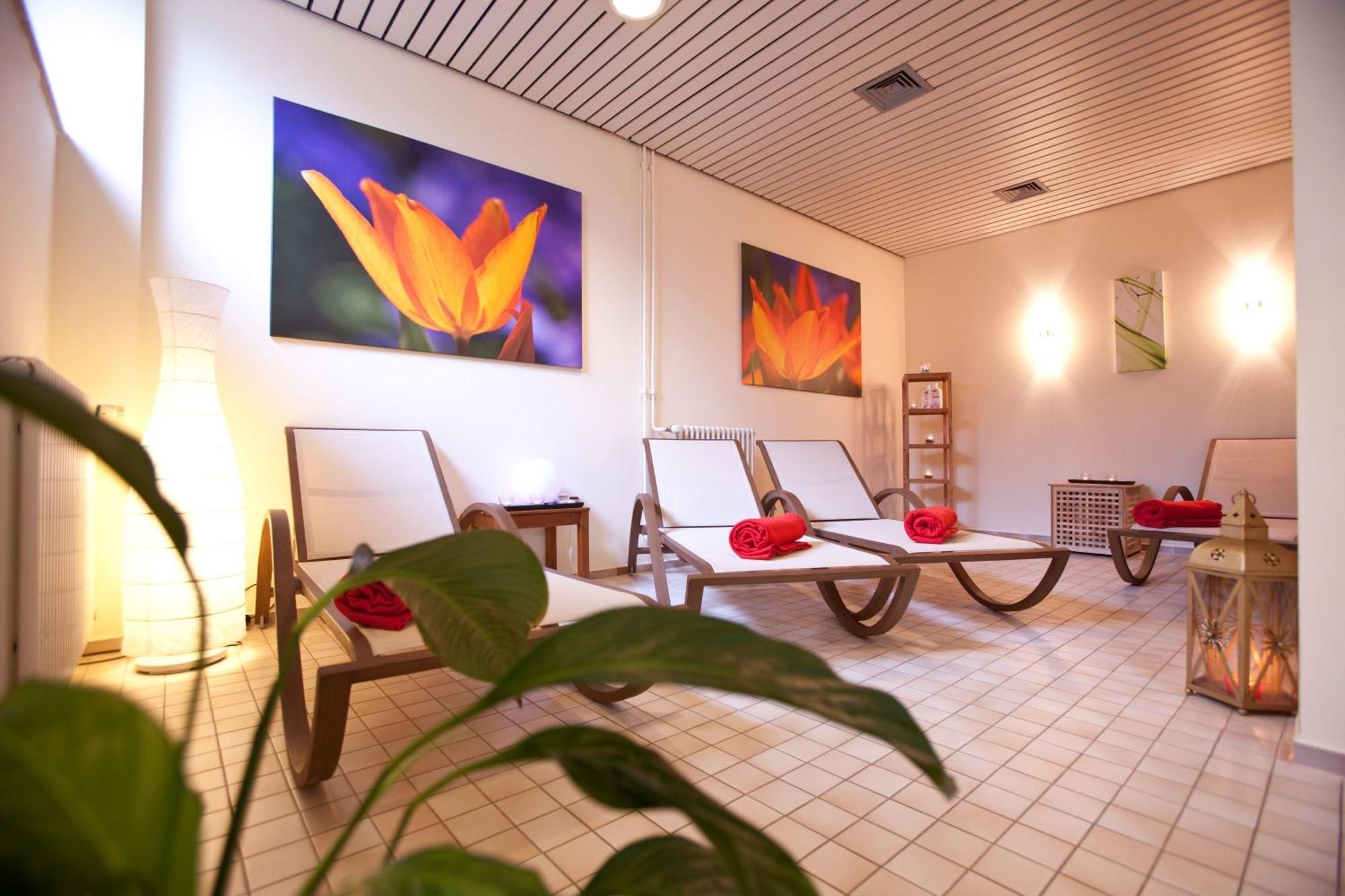Leine Hotel Pattensen Ngoại thất bức ảnh