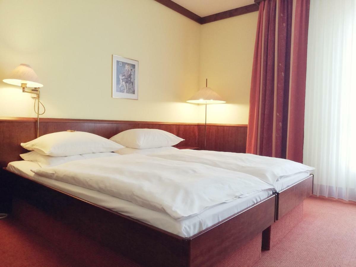 Leine Hotel Pattensen Ngoại thất bức ảnh